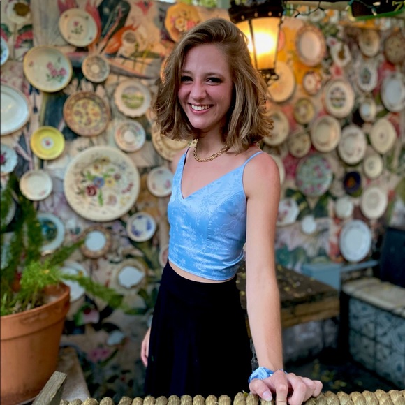 Meet your Posher, Laura - Picture 1 of 1